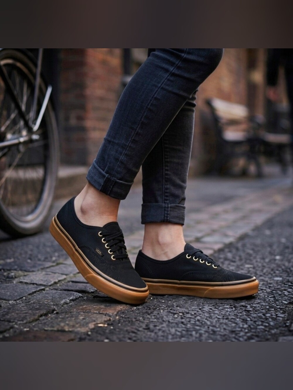 Vans Authentic Womens Size 6 Black Canvas Gum Bottom